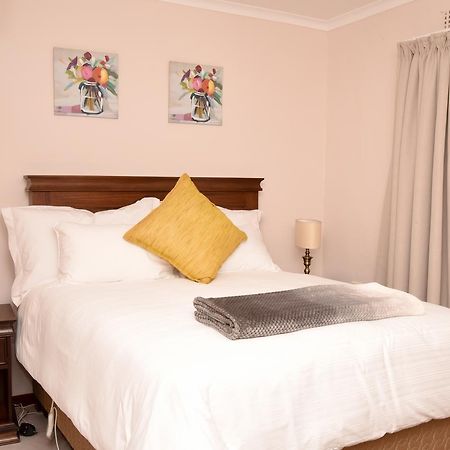 Vinolux Guest House Mthatha Esterno foto