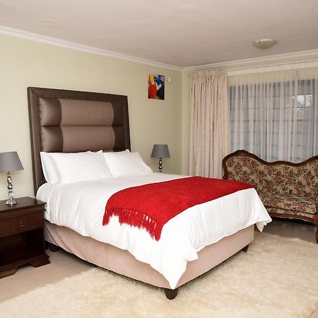 Vinolux Guest House Mthatha Esterno foto