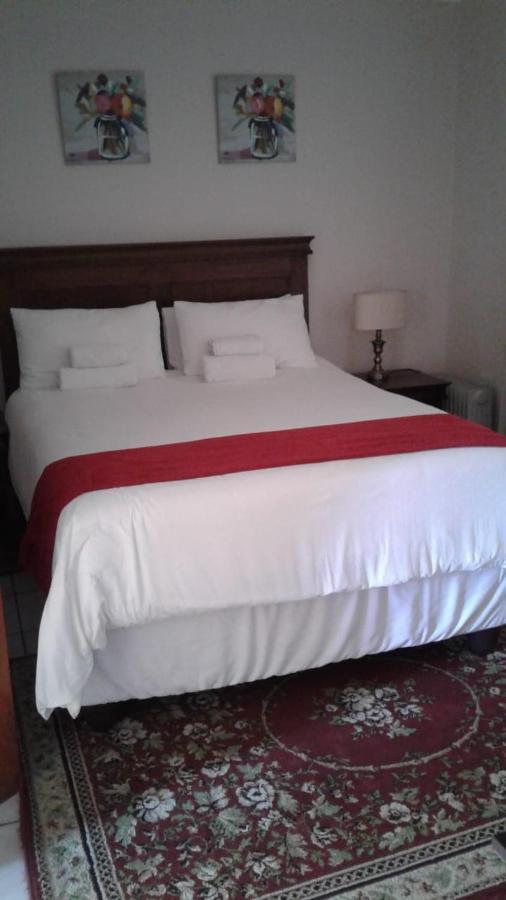 Vinolux Guest House Mthatha Esterno foto