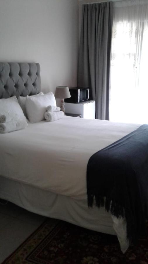 Vinolux Guest House Mthatha Esterno foto