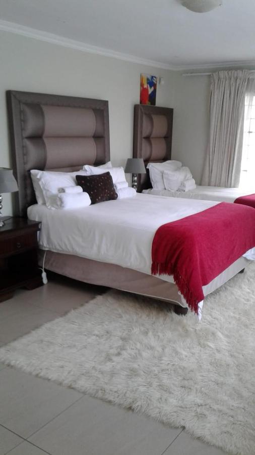 Vinolux Guest House Mthatha Esterno foto