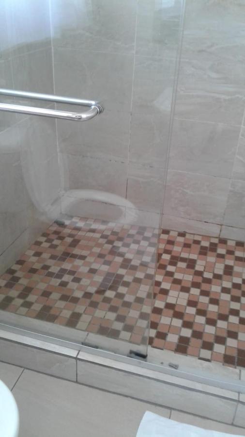 Vinolux Guest House Mthatha Esterno foto