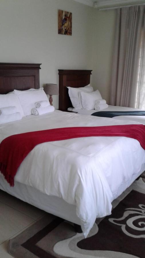 Vinolux Guest House Mthatha Esterno foto