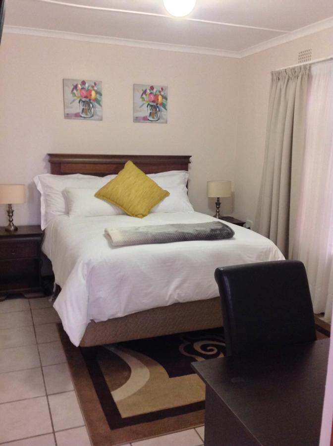 Vinolux Guest House Mthatha Esterno foto