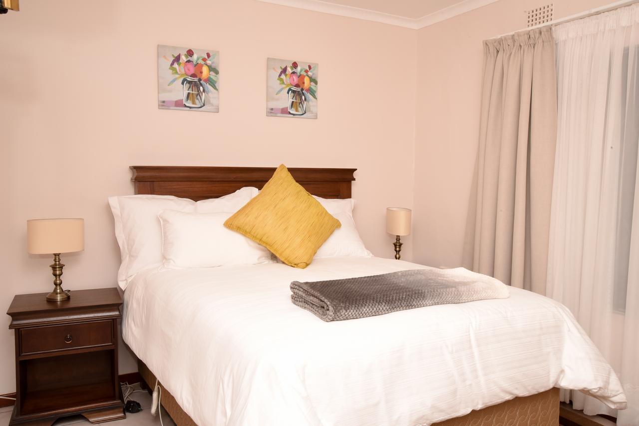 Vinolux Guest House Mthatha Esterno foto