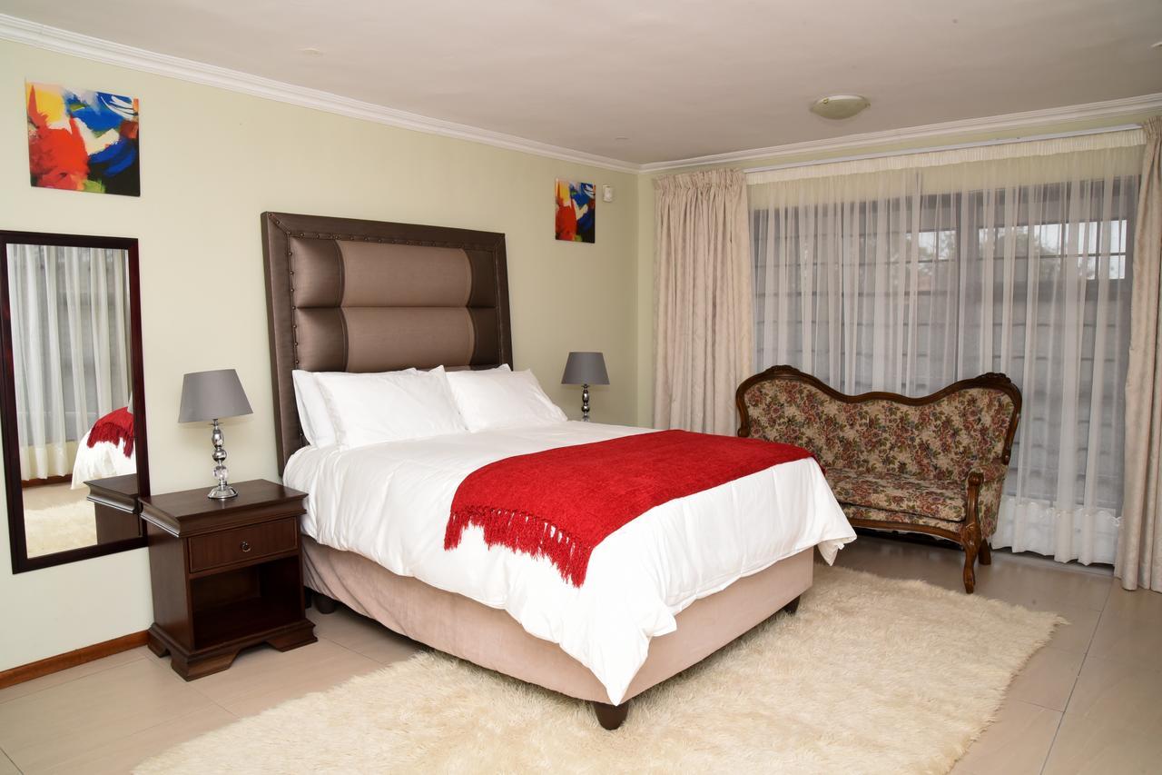 Vinolux Guest House Mthatha Esterno foto