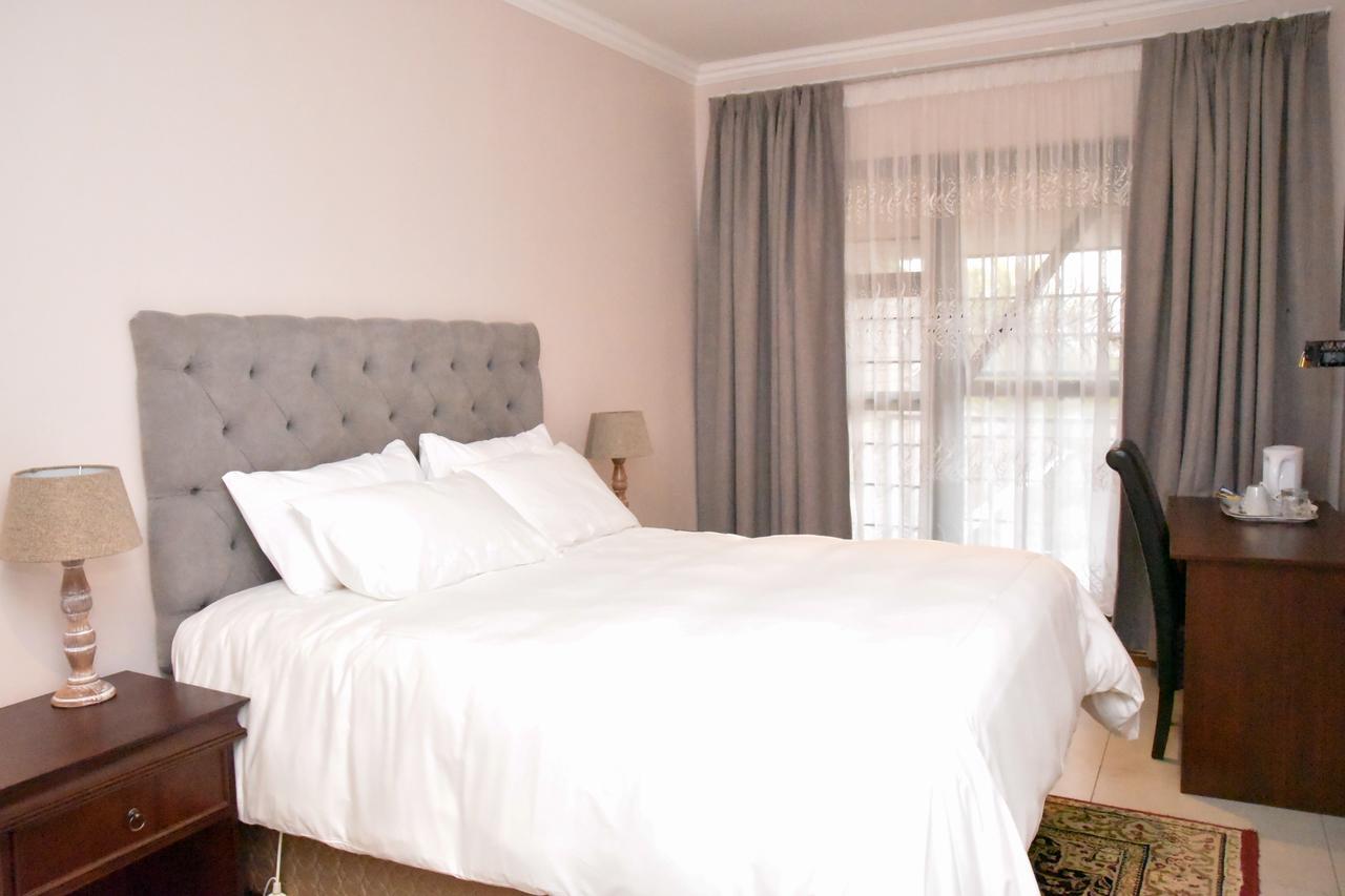 Vinolux Guest House Mthatha Esterno foto