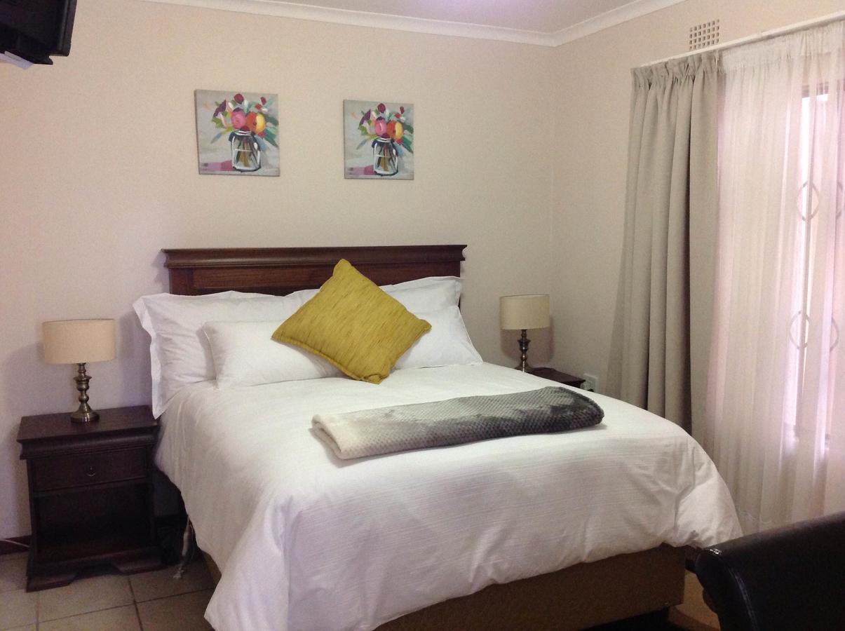 Vinolux Guest House Mthatha Esterno foto