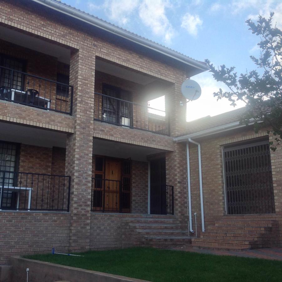 Vinolux Guest House Mthatha Esterno foto